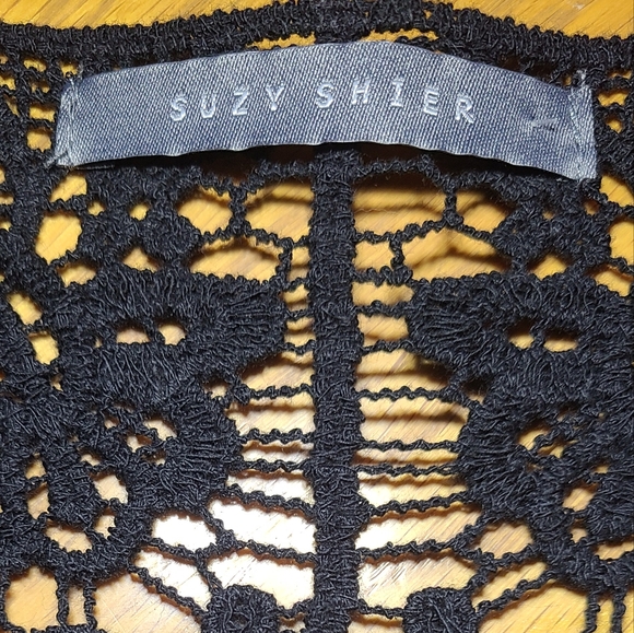 Black floral pullover top with back lace insert - Picture 3 of 4